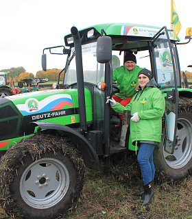 Будущее отечественного сельского хозяйства за механизаторами, убежден тракторист «Русмолко» Сергей Захаров из Пензенской области.